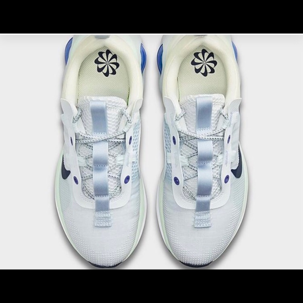 Nike Air womens Sneakers size 8 worn once still in original box